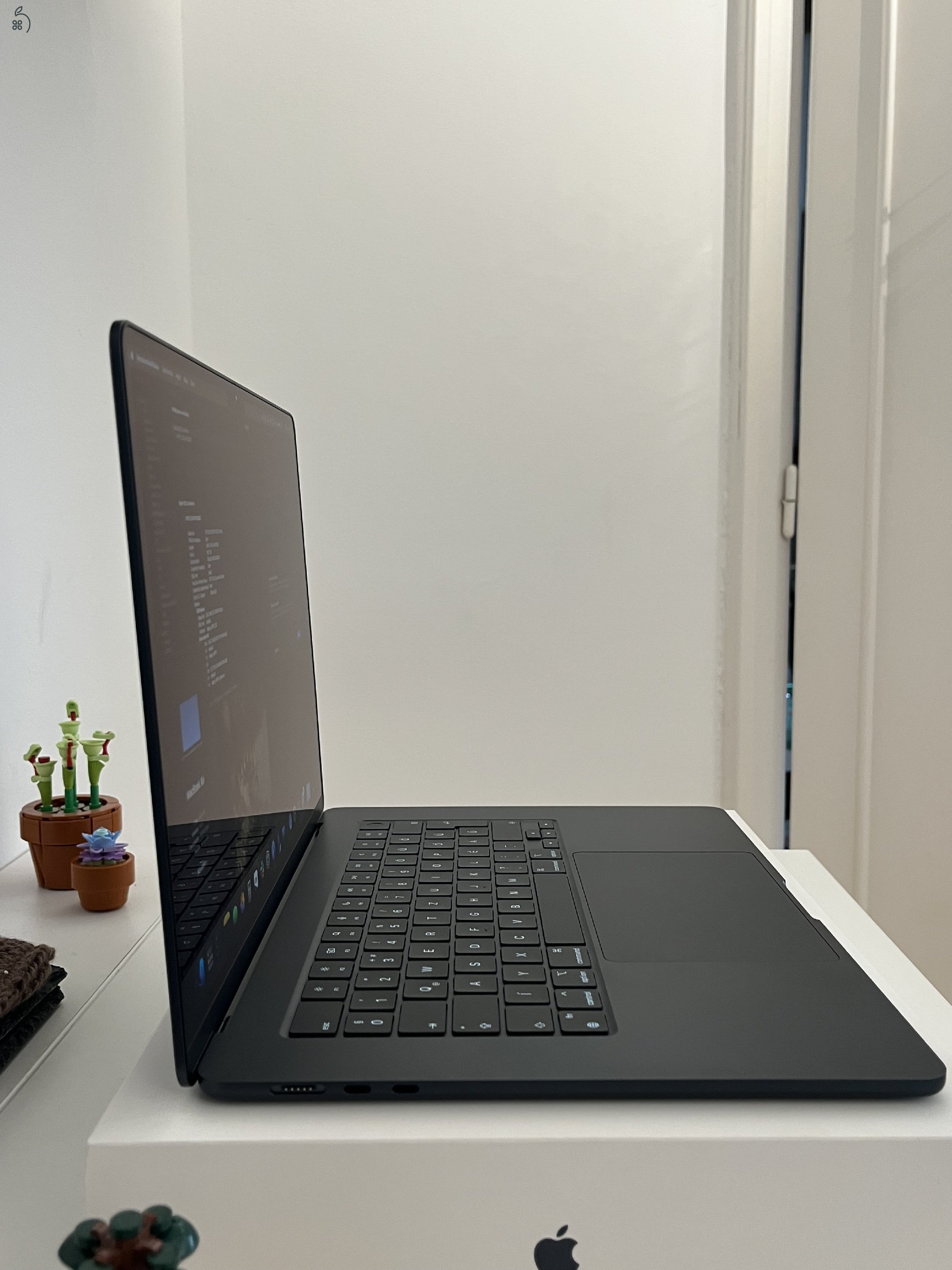 MacBook Air 15” M3 Éjfekete (2024) – ritka 15”-os modell