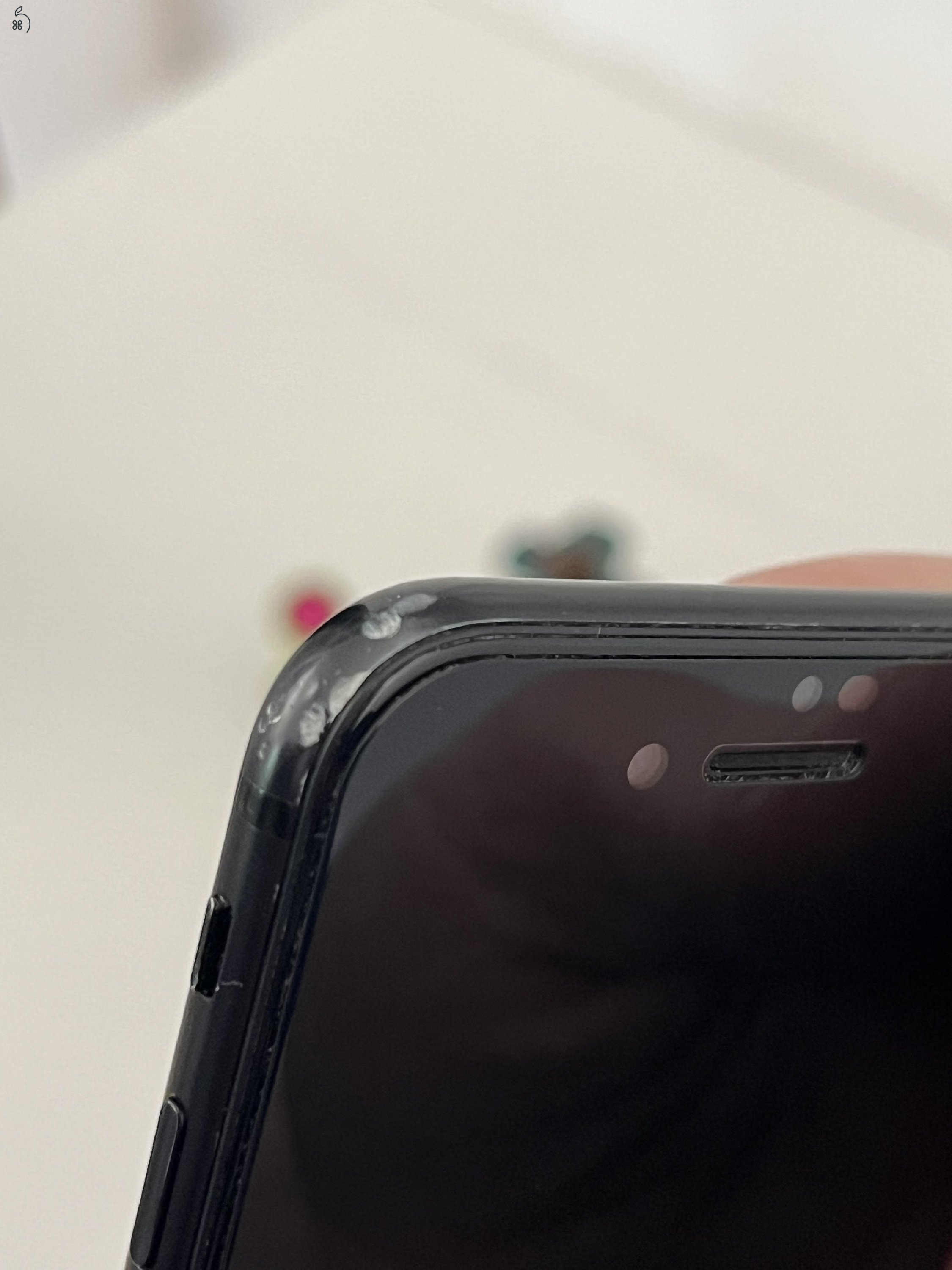 Eladó iPhone SE 2020 64 GB: felújított akkumulátor és kijelző