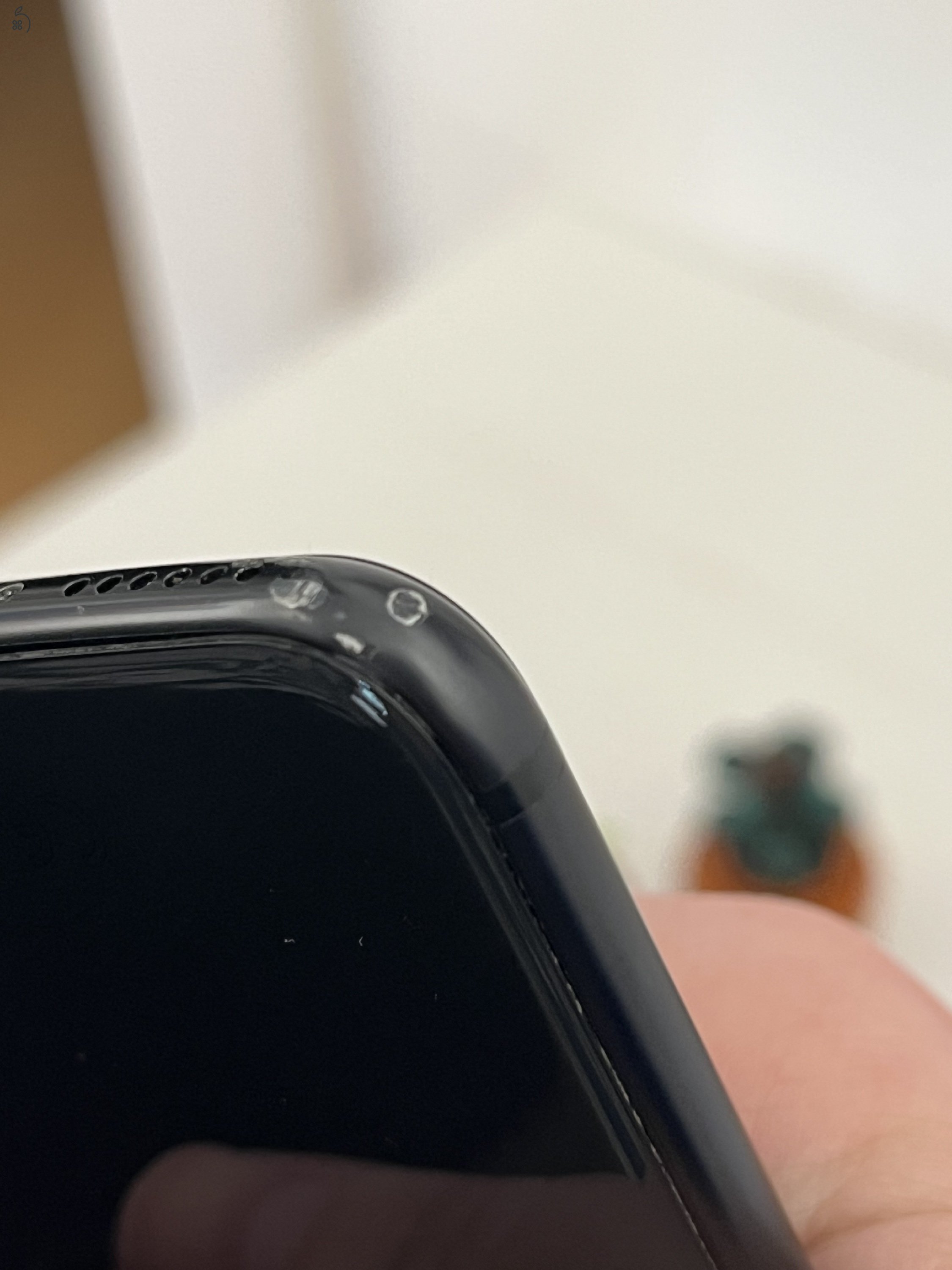 Eladó iPhone SE 2020 64 GB: felújított akkumulátor és kijelző