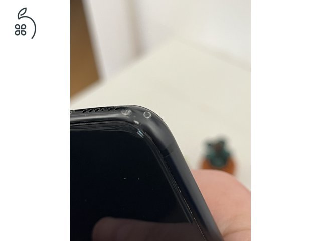 Eladó iPhone SE 2020 64 GB: felújított akkumulátor és kijelző