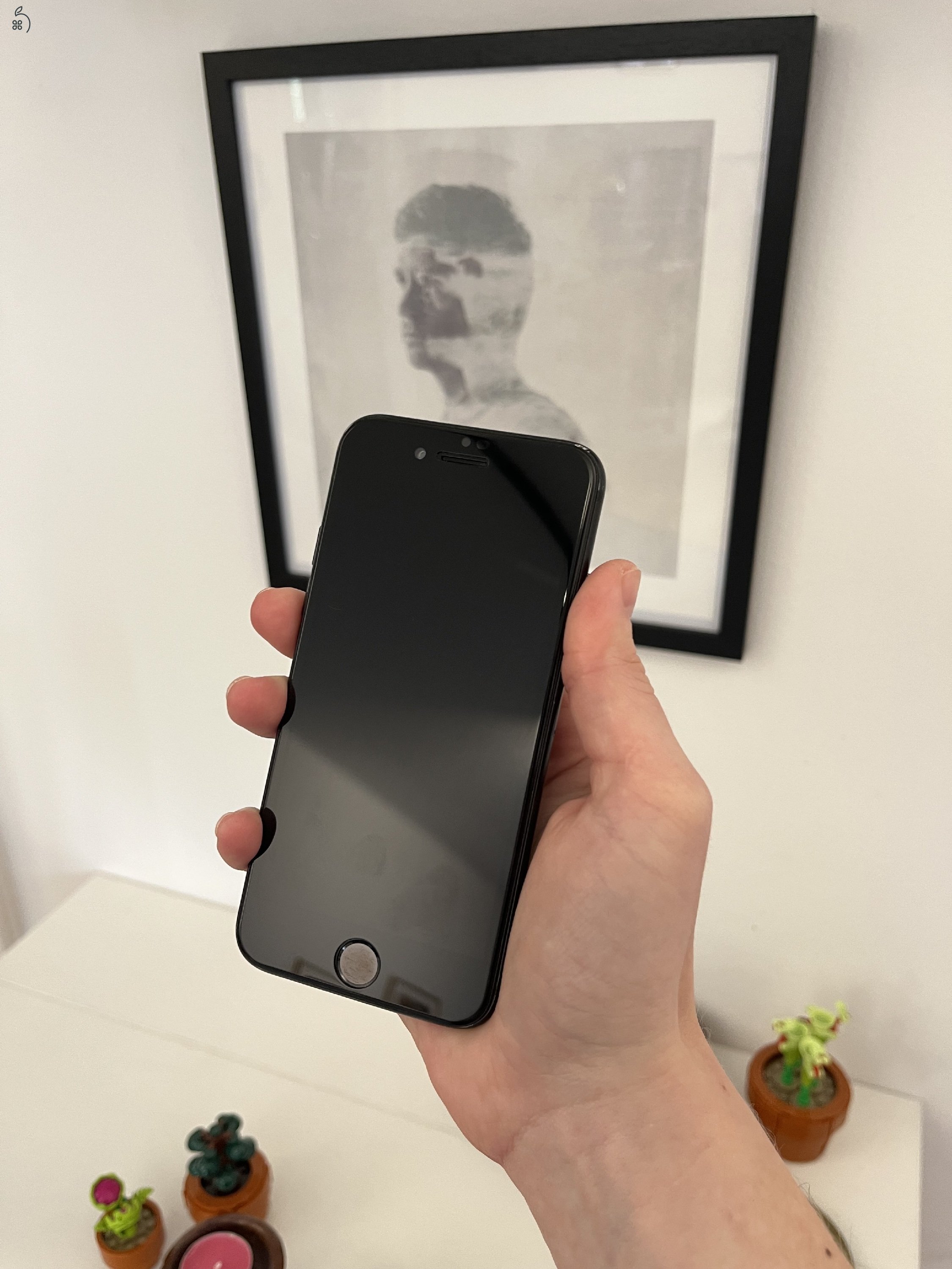 Eladó iPhone SE 2020 64 GB: felújított akkumulátor és kijelző