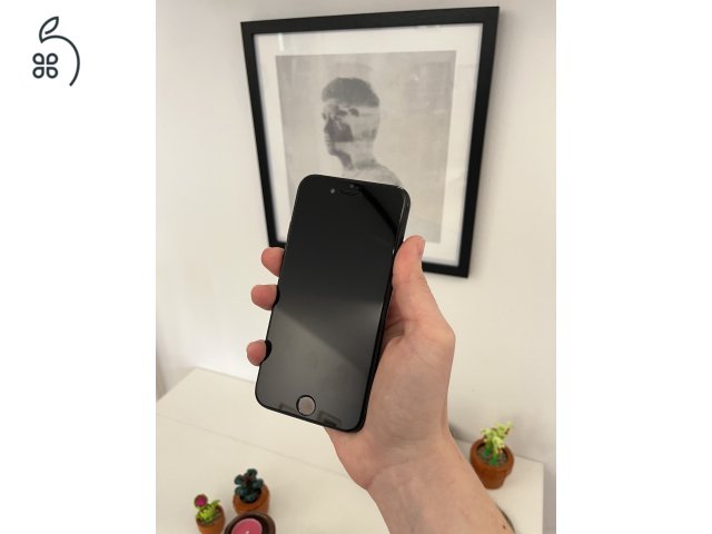 Eladó iPhone SE 2020 64 GB: felújított akkumulátor és kijelző