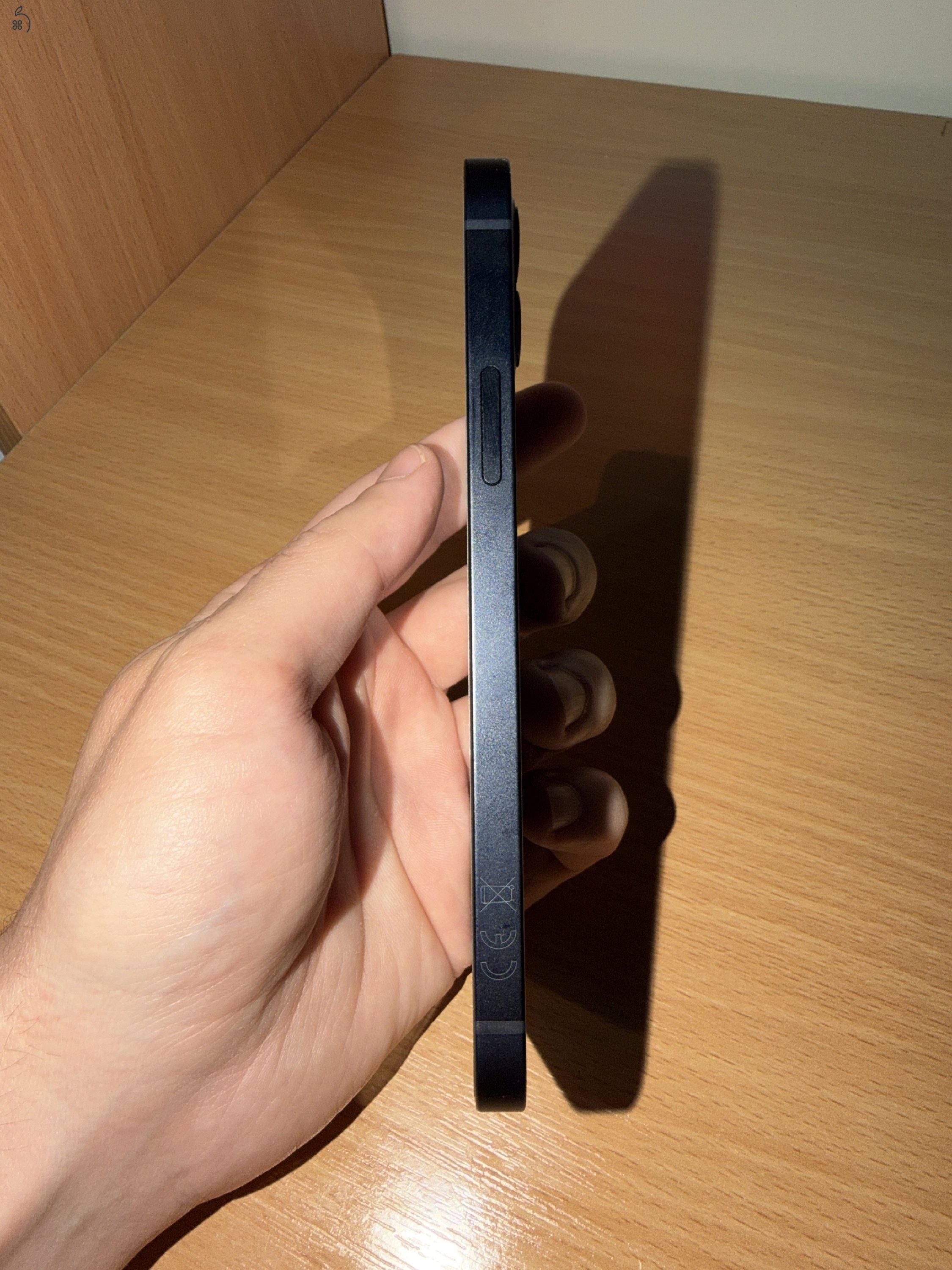 iPhone 12 64 GB 93% gyári akku