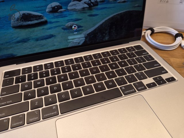 Eladó Apple MacBook Air 13