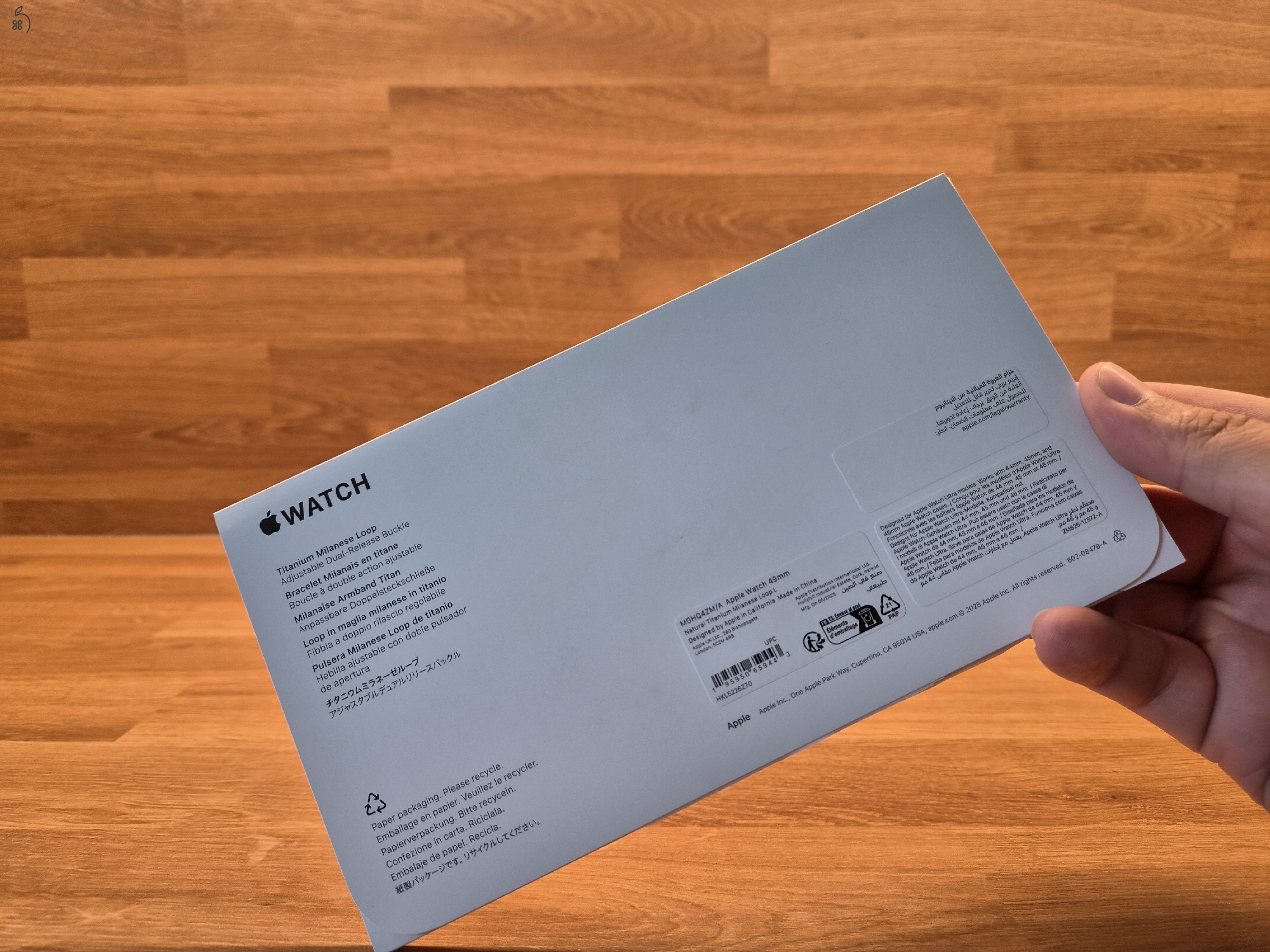 Eladó egy teljesen eredeti, prémium Apple Watch Titanium Milanese Loop szíj (Natural Titanium szí 