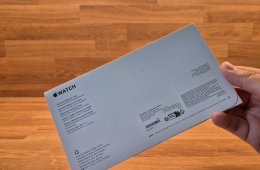 Eladó egy teljesen eredeti, prémium Apple Watch Titanium Milanese Loop szíj (Natural Titanium szí 