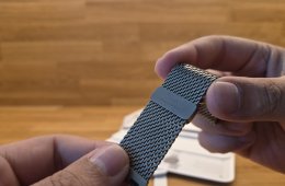 Eladó egy teljesen eredeti, prémium Apple Watch Titanium Milanese Loop szíj (Natural Titanium szí 
