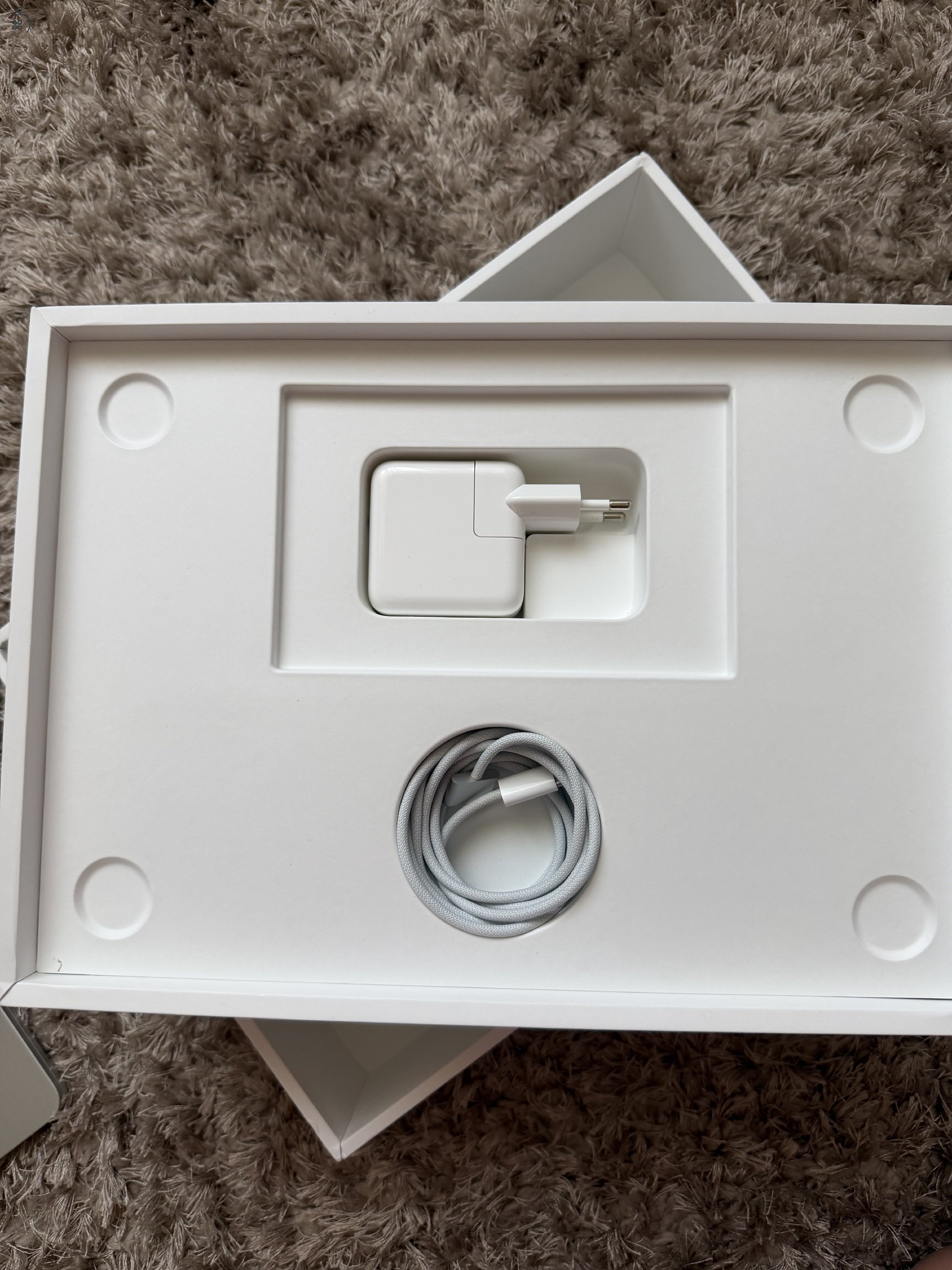 MacBook Air 13,6 M2 eladó