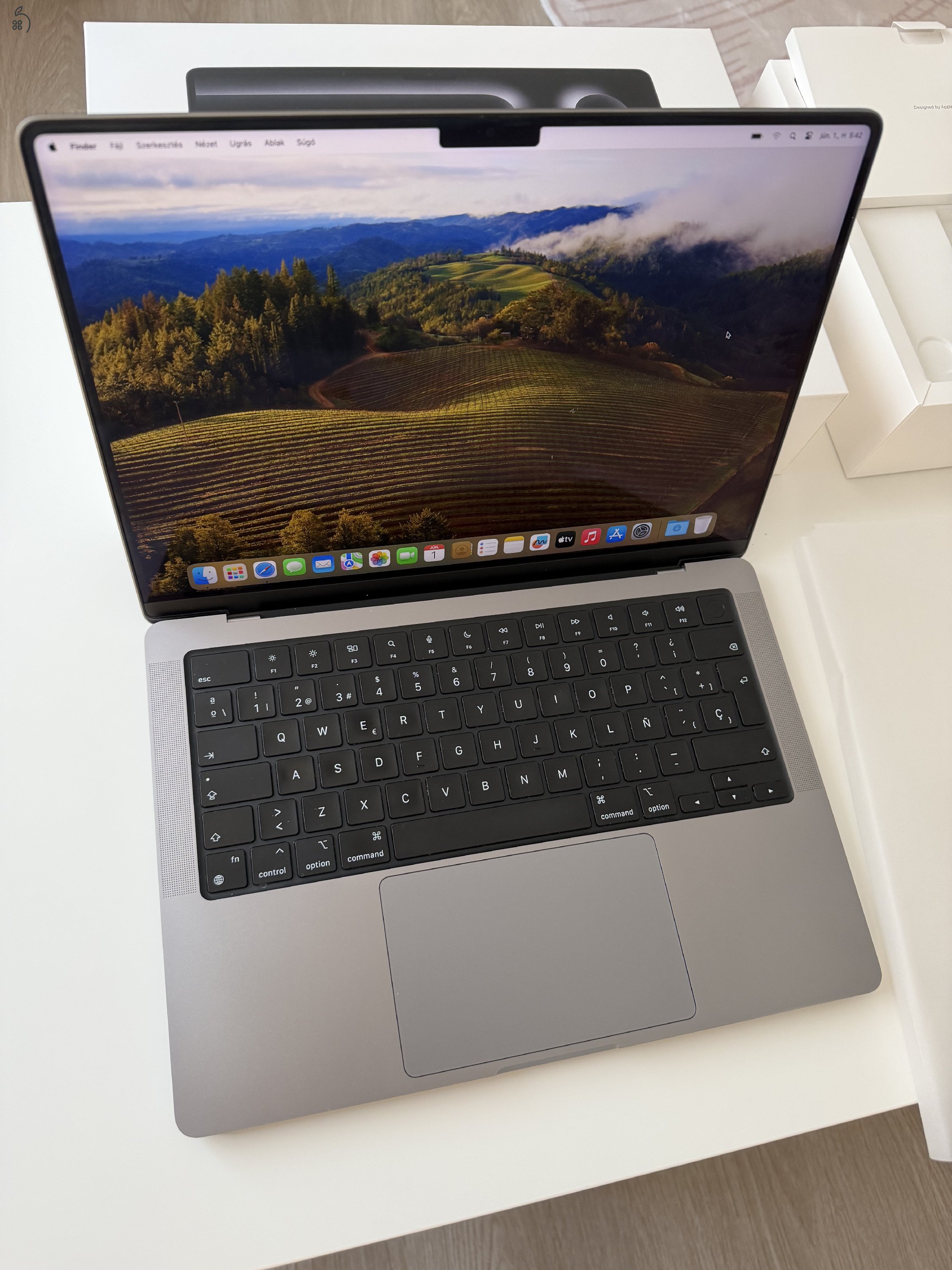 Apple MacBook Pro 14 M3 Space Gray Újszerű állapot Spanyol számlával. 2024.03.22 vásárlás