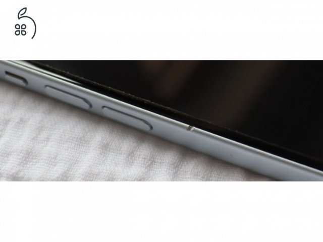 Eladóvá váltak egyben vagy külön-külön a képeken látható Apple termékek.