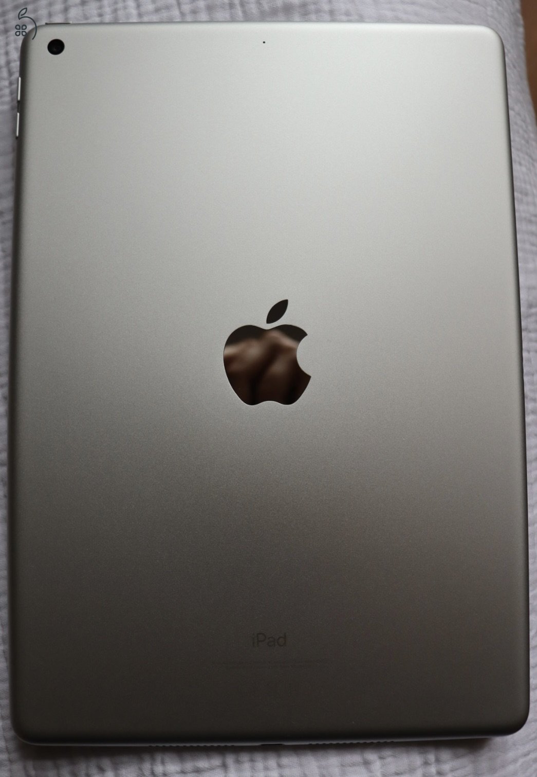 Eladóvá váltak egyben vagy külön-külön a képeken látható Apple termékek.