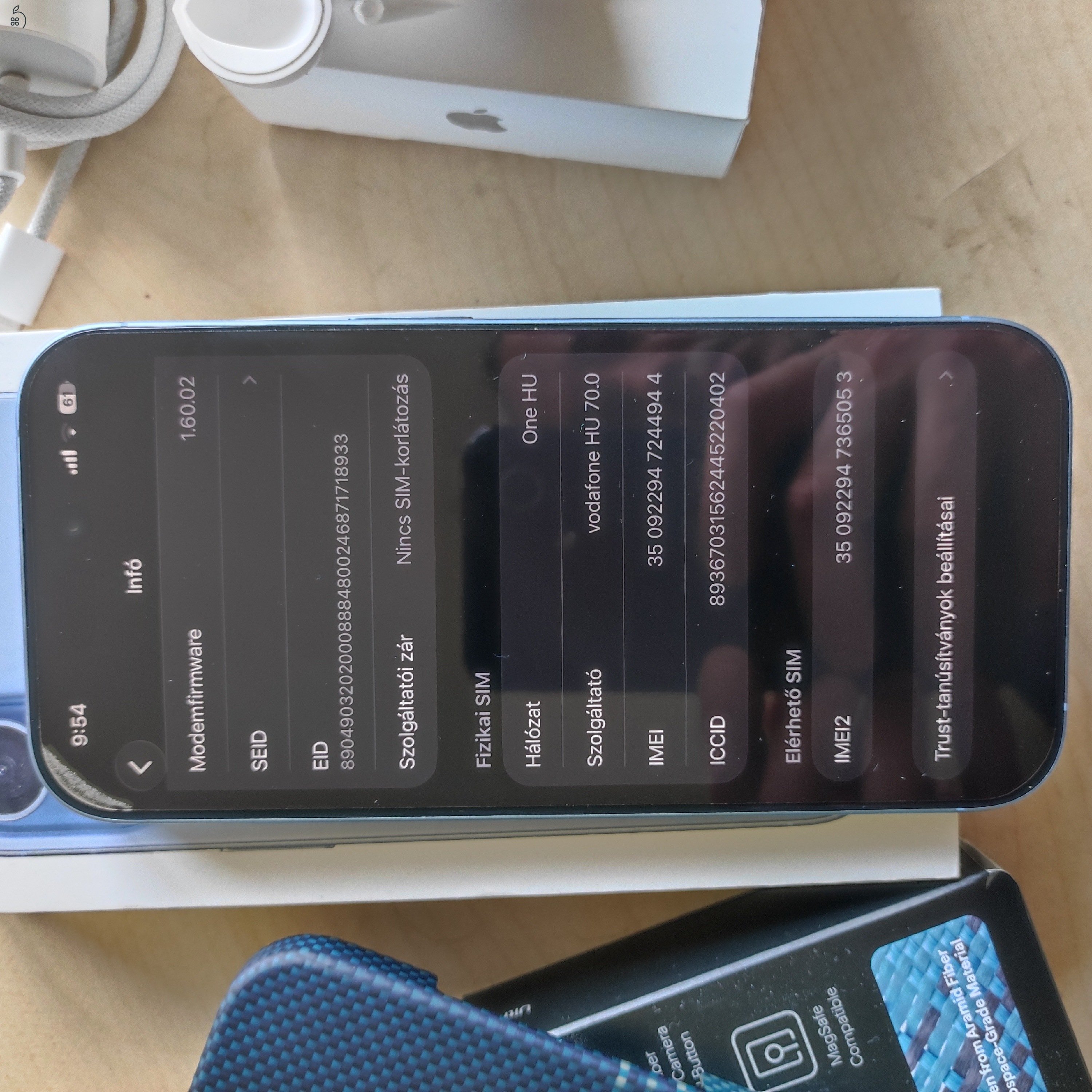 Iphone 17 256gb 100%akku,garanciás,hibátlan kp-s vásárlás.Valamint AirPods 4 aktív zajszűrős füles.