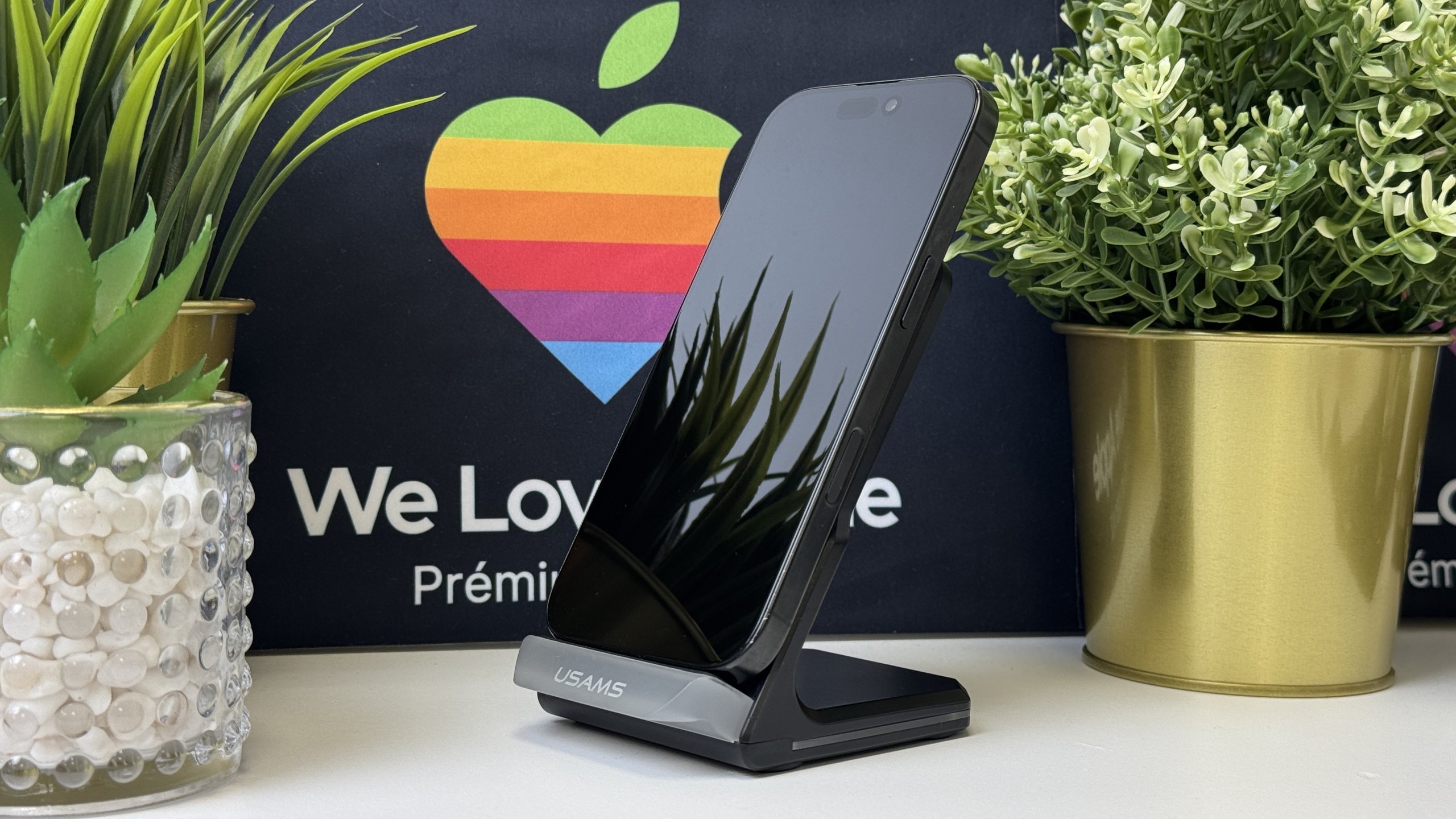 iPhone 16 Pro 256GB, Fekete Titán, Független, Számla, 1 Év Garancia, 98%