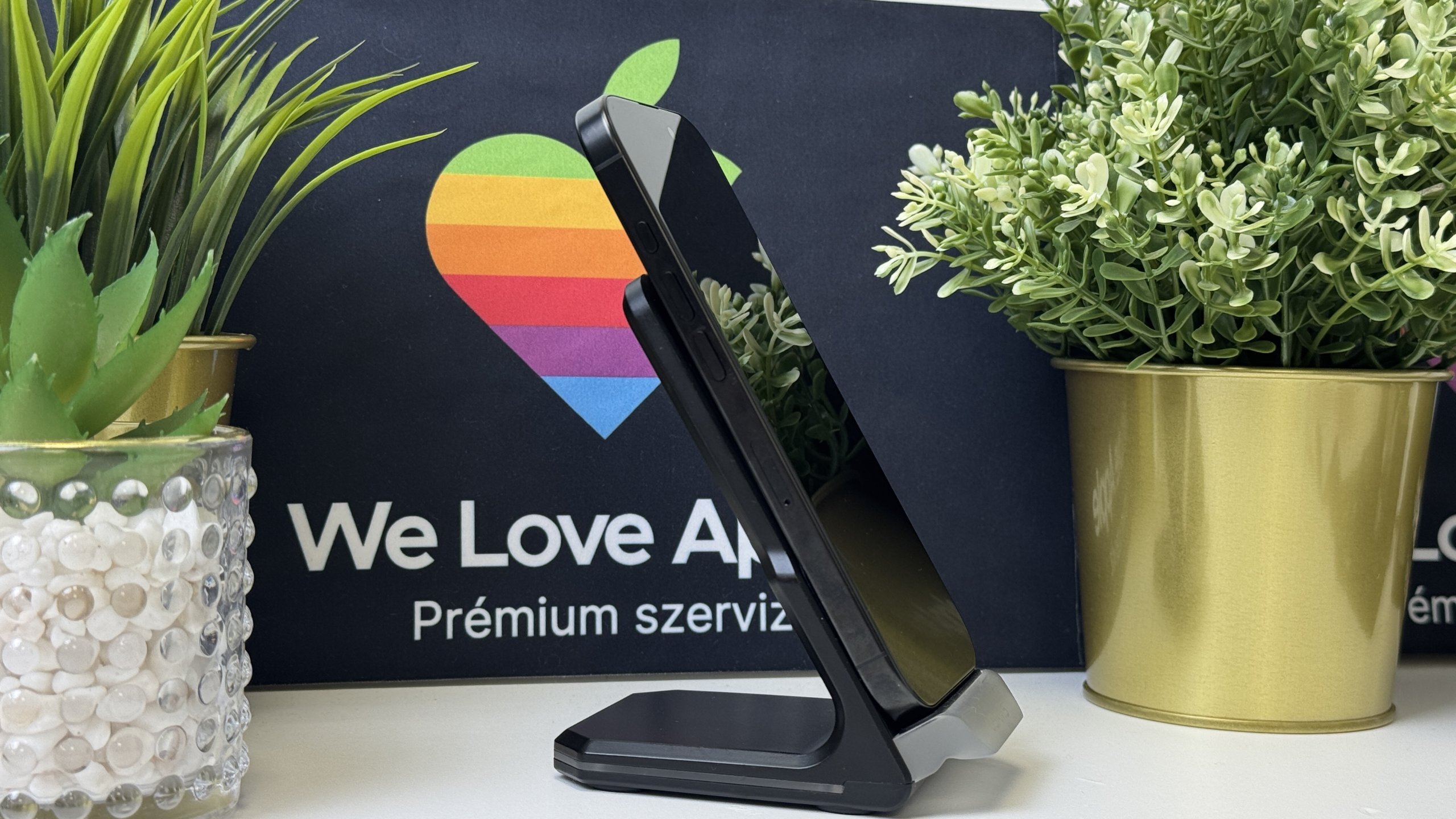 iPhone 16 Pro 256GB, Fekete Titán, Független, Számla, 1 Év Garancia, 98%
