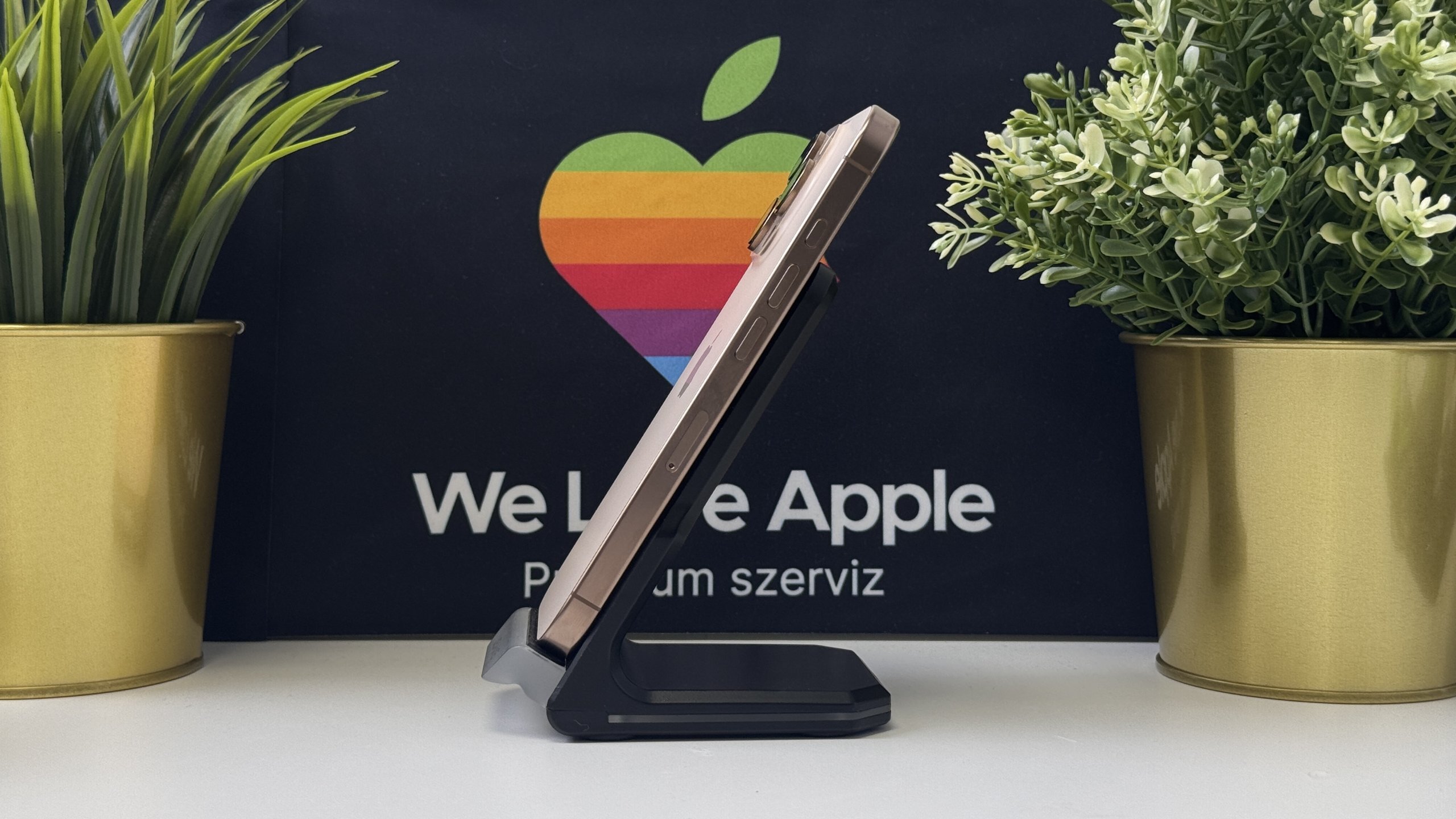 iPhone 16 Pro 256GB, Sivatagszínű Titán, Független, Számla, 1 Év Garancia, 90%