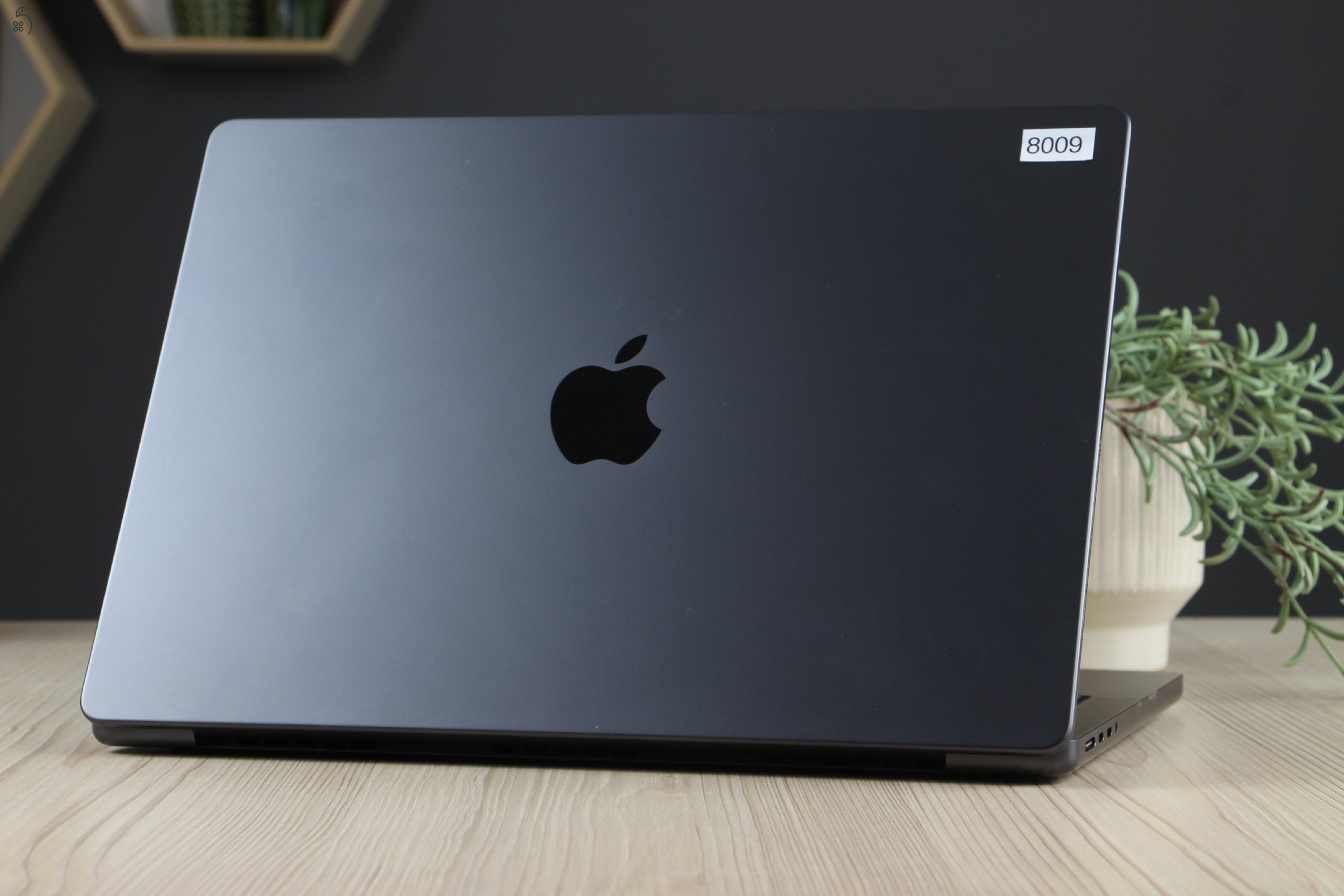 ÚJSZERŰ APPLE MACBOOK PRO 14” M5 512GB – ASTRO FEKETE – APPLE GARANCIÁVAL US-8009