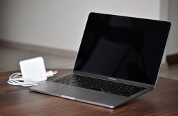Eladó Macbook Pro 13” A1989 (2019 októberi)