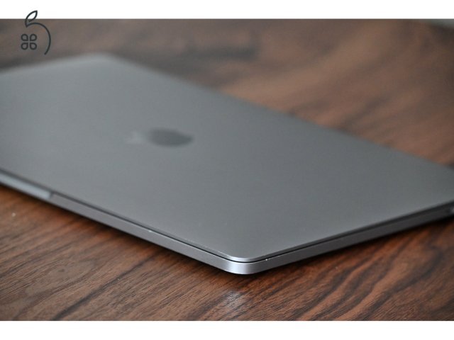 Eladó Macbook Pro 13” A1989 (2019 októberi)