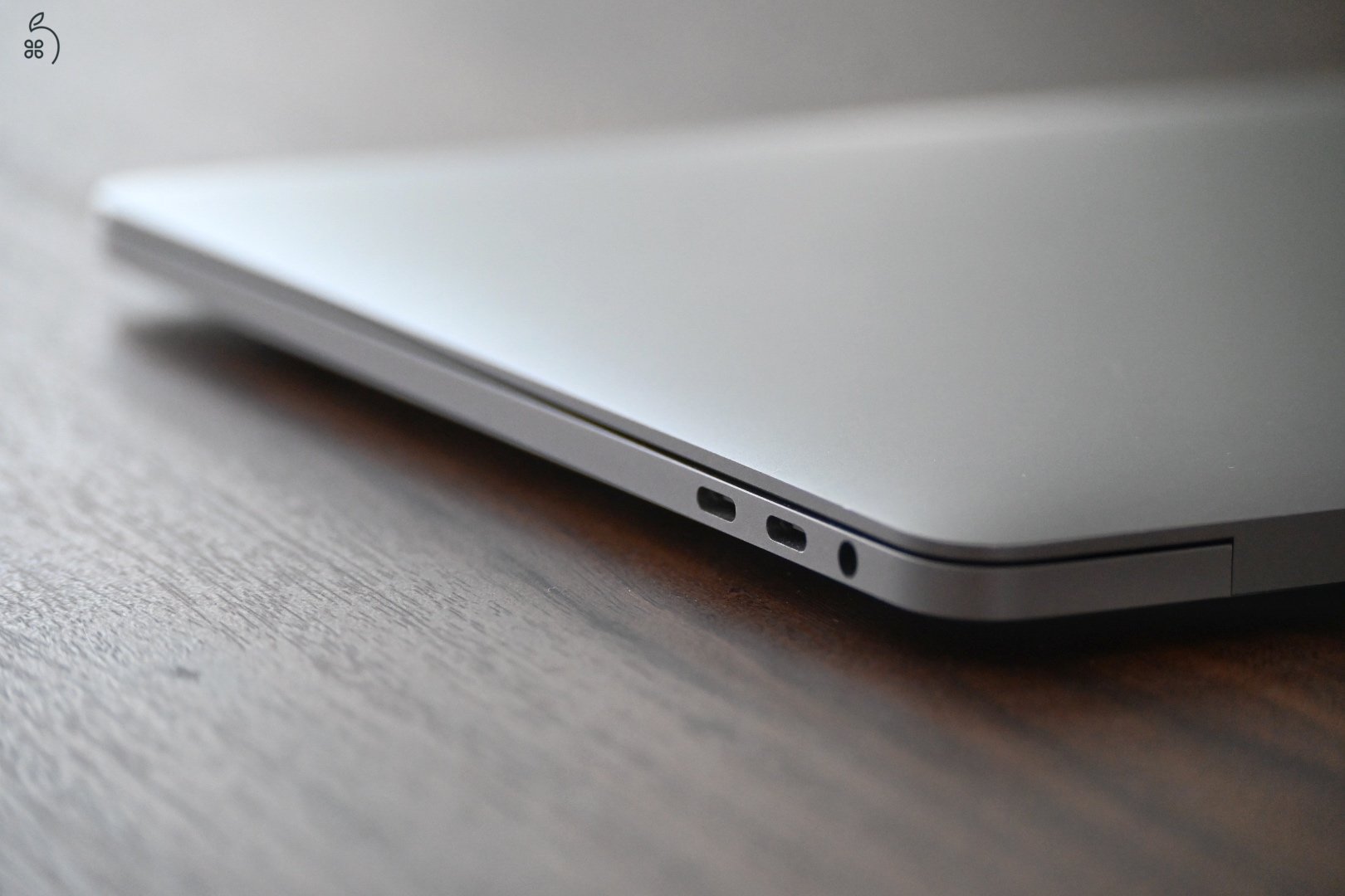 Eladó Macbook Pro 13” A1989 (2019 októberi)