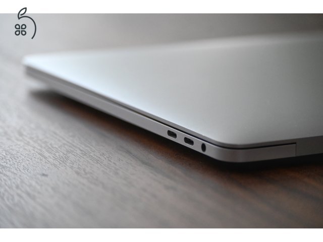 Eladó Macbook Pro 13” A1989 (2019 októberi)