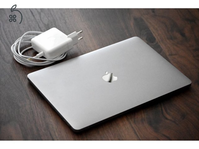 Eladó Macbook Pro 13” A1989 (2019 októberi)