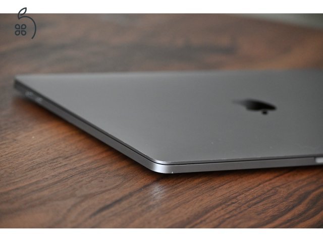 Eladó Macbook Pro 13” A1989 (2019 októberi)