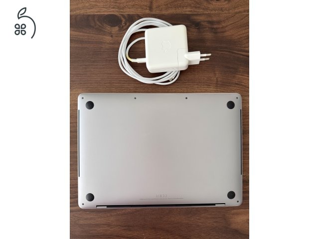 Eladó Macbook Pro 13” A1989 (2019 októberi)