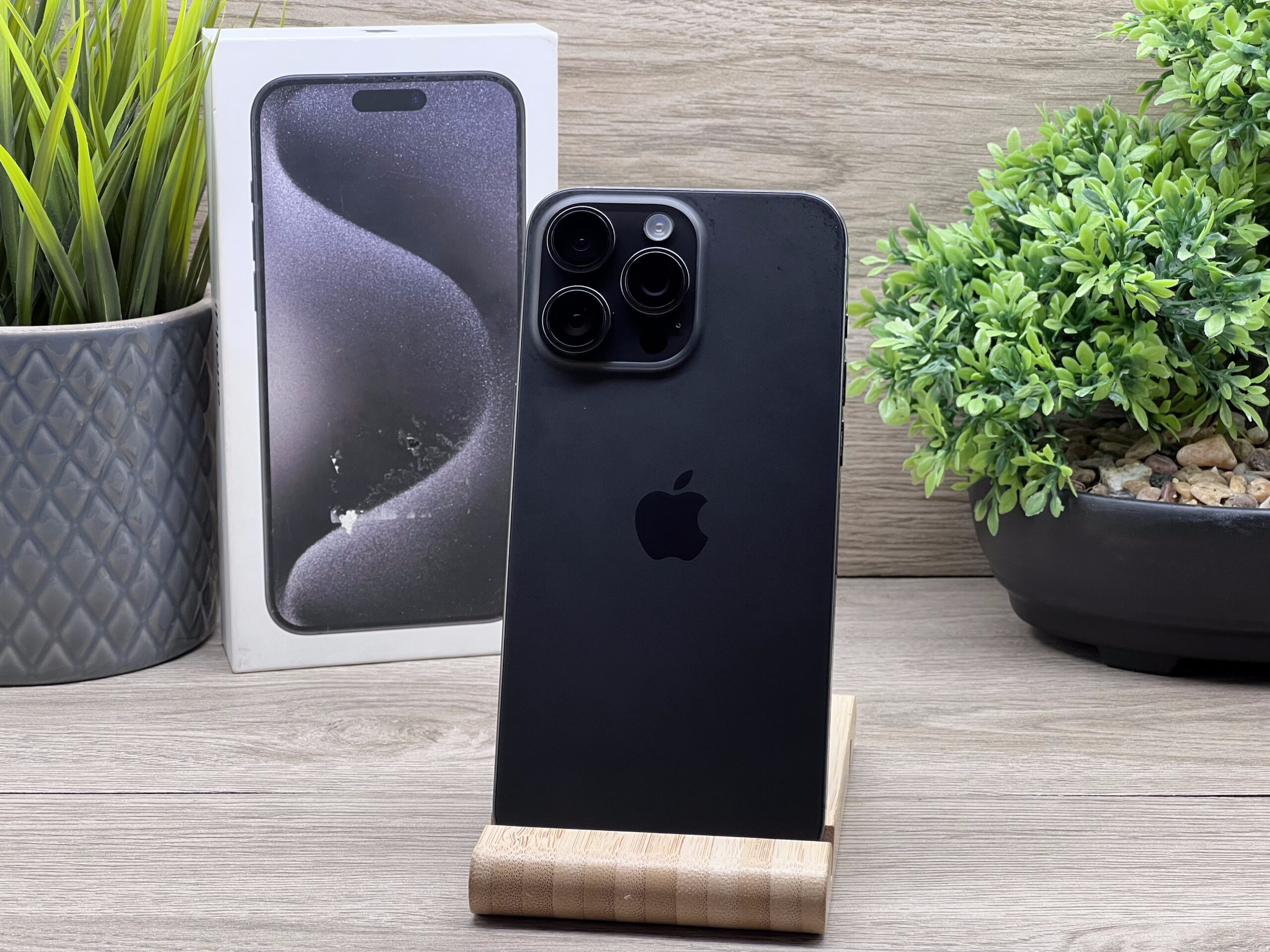 Hibátlan iPhone 15 Pro Max Black Titanium 256GB 2 ÉV Garanciával 91%