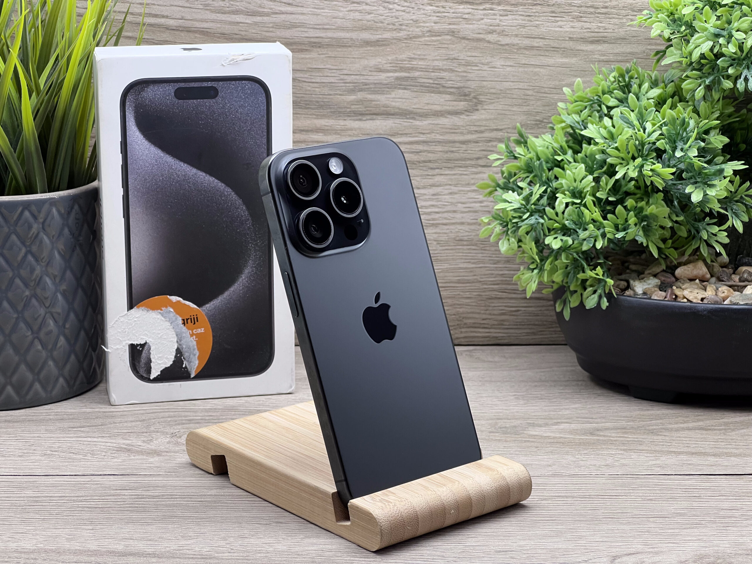 Hibátlan iPhone 15 Pro Black Titanium 128GB 2 ÉV Garanciával 90%