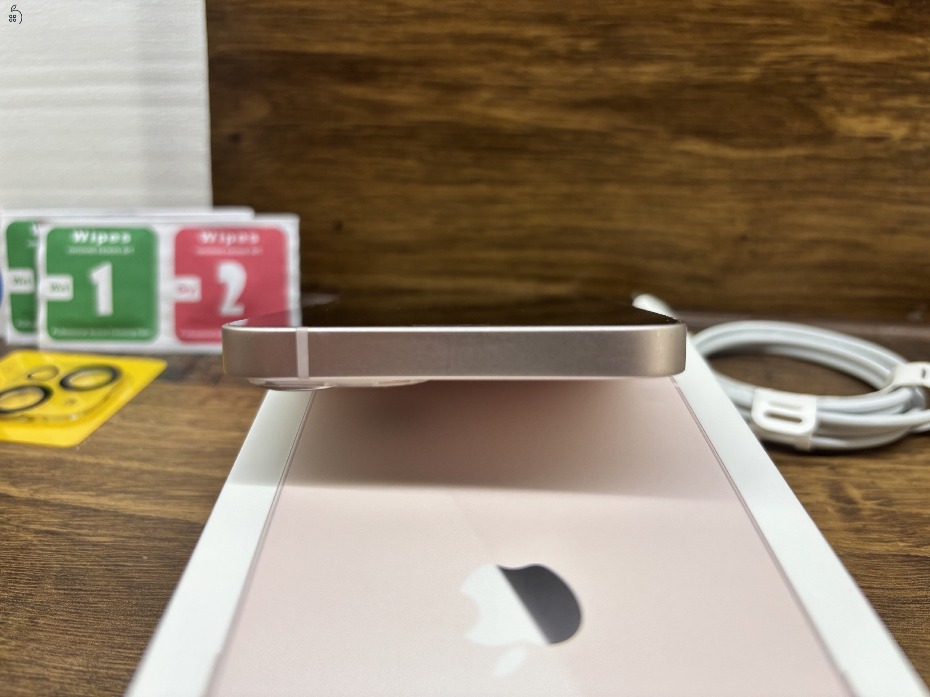Eladó Apple iPhone 13 128 GB – Rózsaszín - Kártyafüggetlen, újszerű állapot