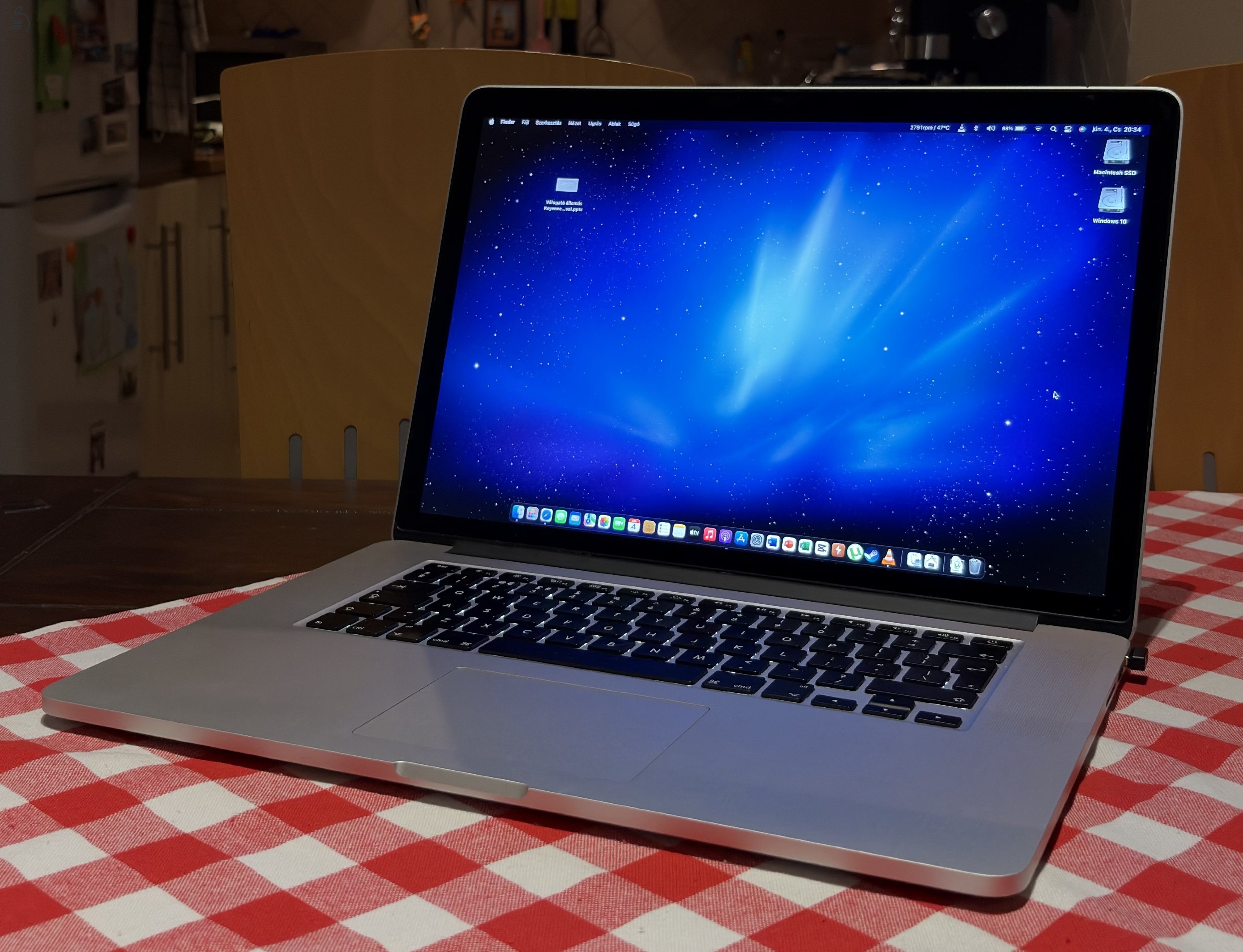 Macbook Pro 2015 15” kimaxolt!