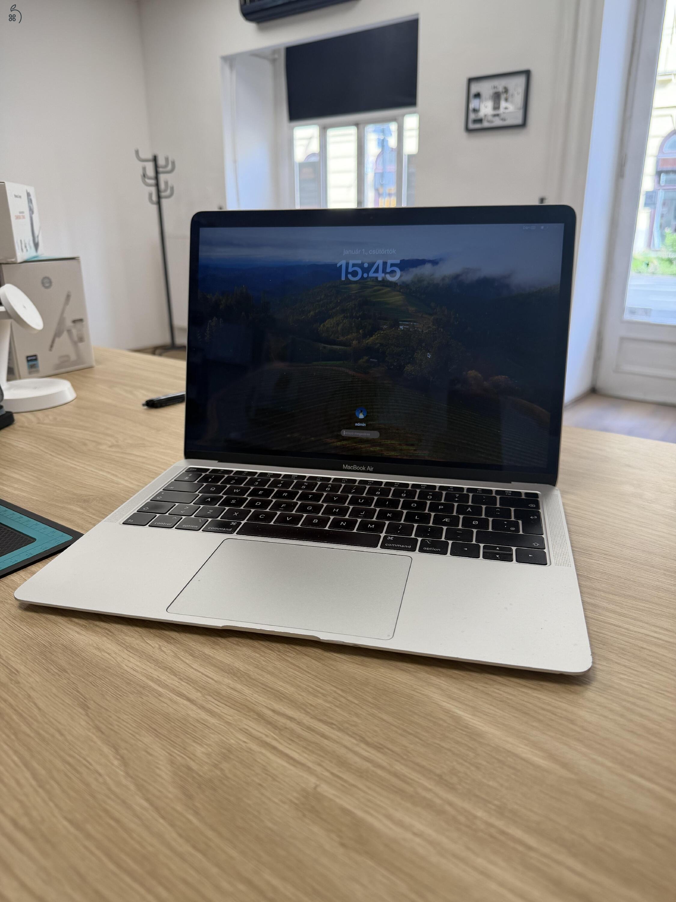 Apple MacBook Air 2018 Silver Használt 