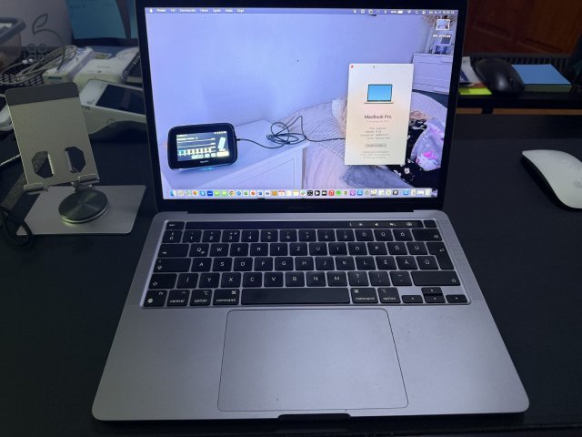 Apple MacBook Pro 13 M2 (2022) | 8GB RAM | 256GB SSD | Magyar | Szép állapot