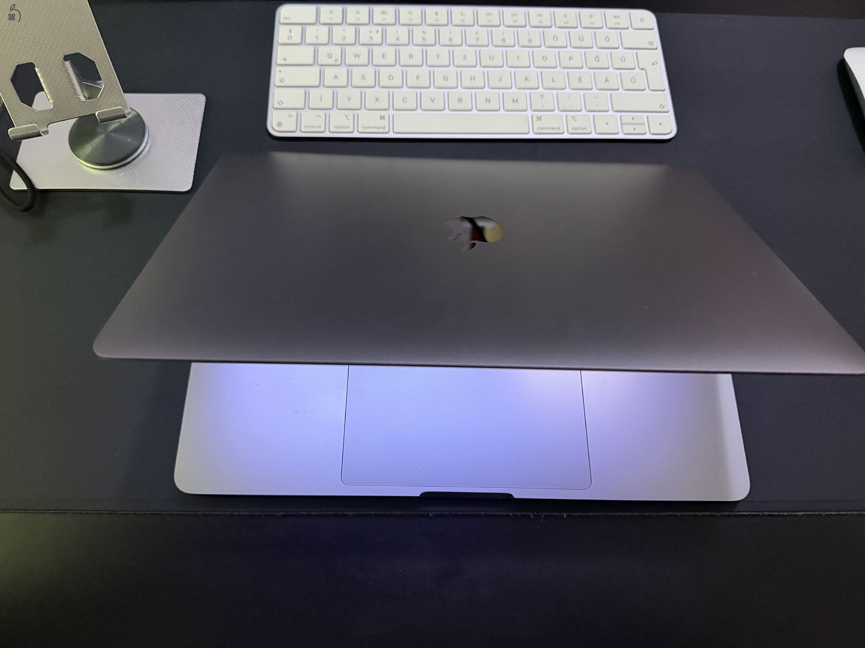 Apple MacBook Pro 13 M2 (2022) | 8GB RAM | 256GB SSD | Magyar | Szép állapot