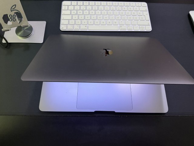 Apple MacBook Pro 13 M2 (2022) | 8GB RAM | 256GB SSD | Magyar | Szép állapot