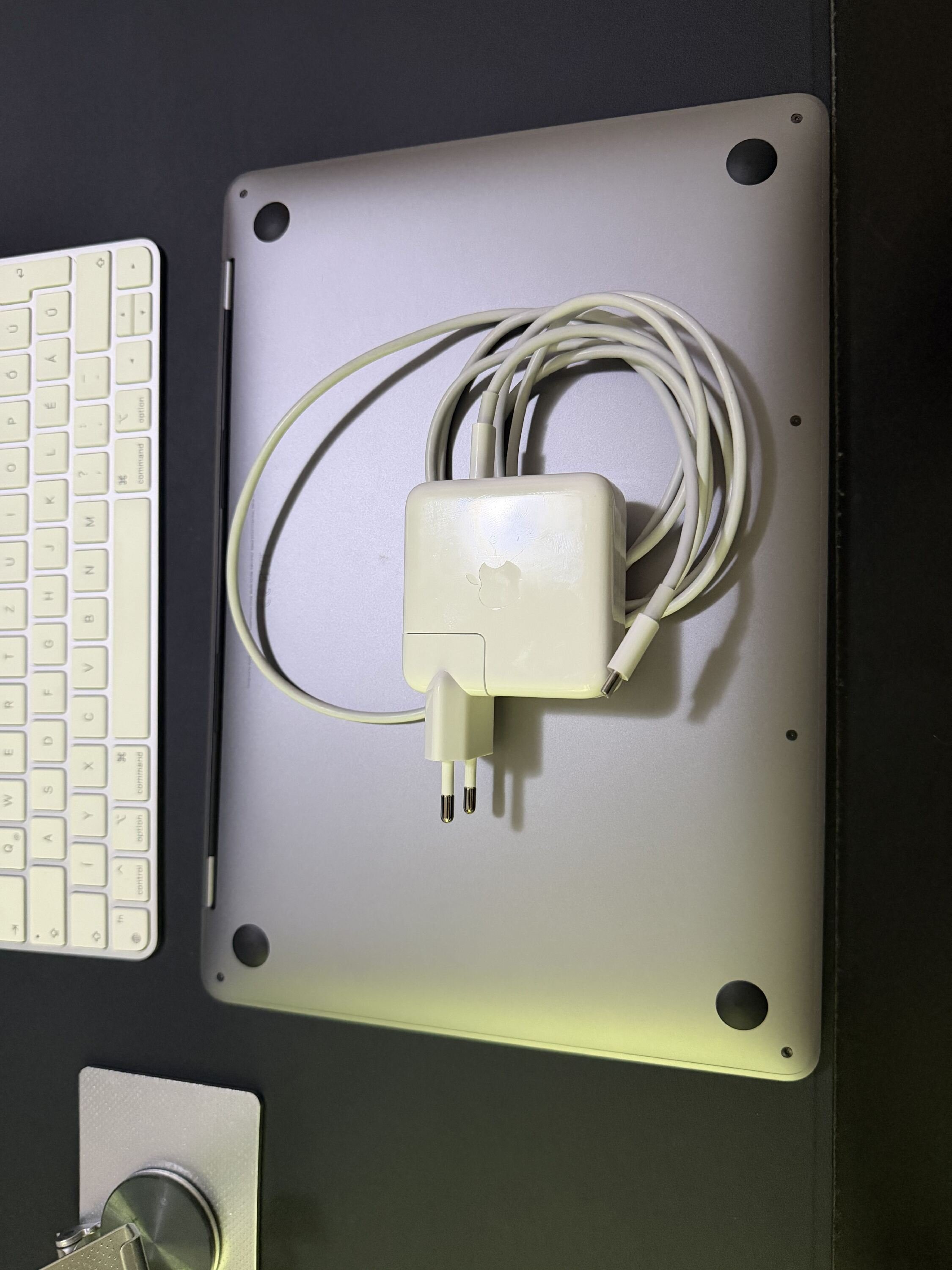 Apple MacBook Pro 13 M2 (2022) | 8GB RAM | 256GB SSD | Magyar | Szép állapot
