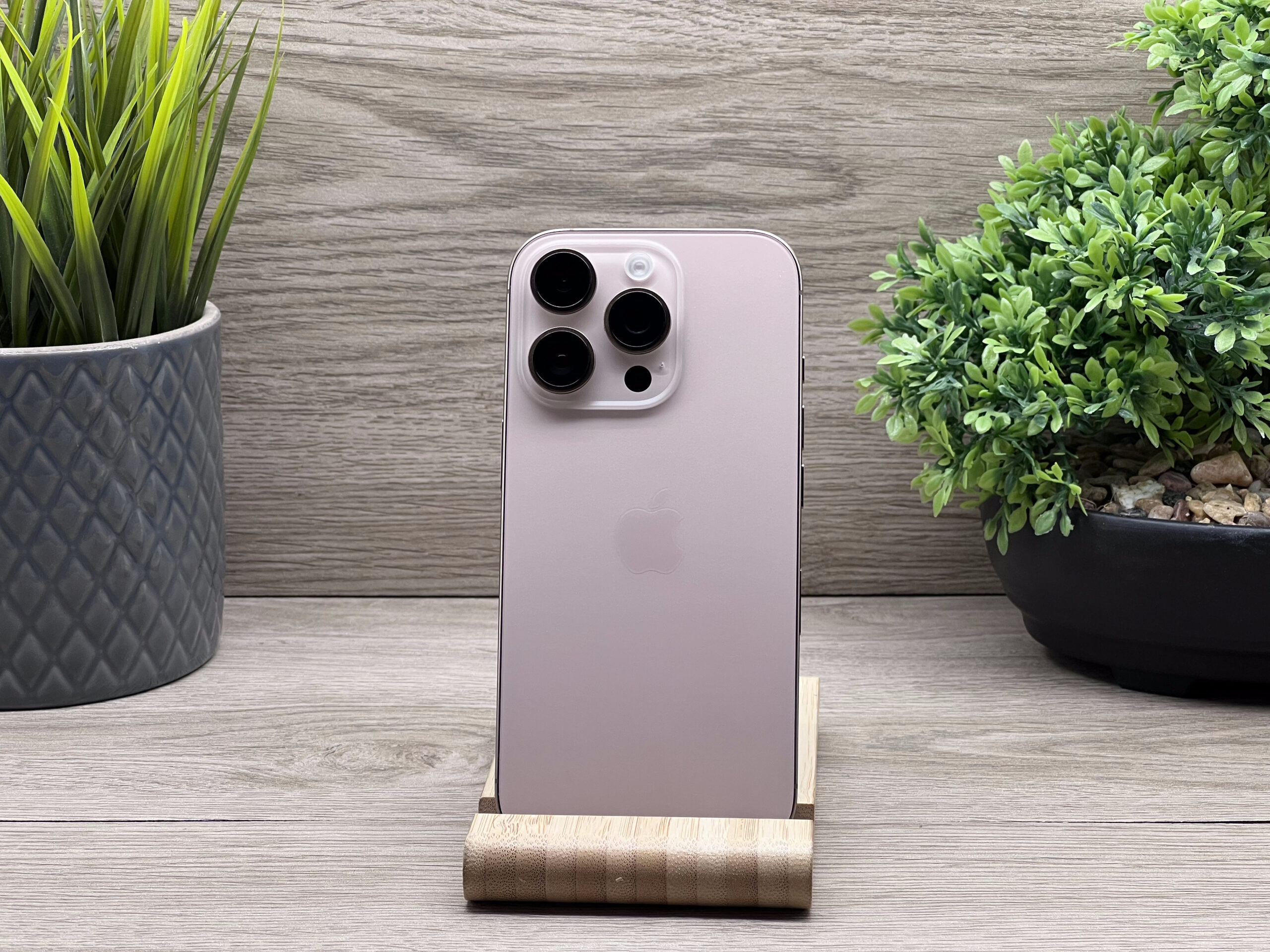 Hibátlan iPhone 16 Pro Desert Titanium 128GB 2 ÉV Garanciával 93%