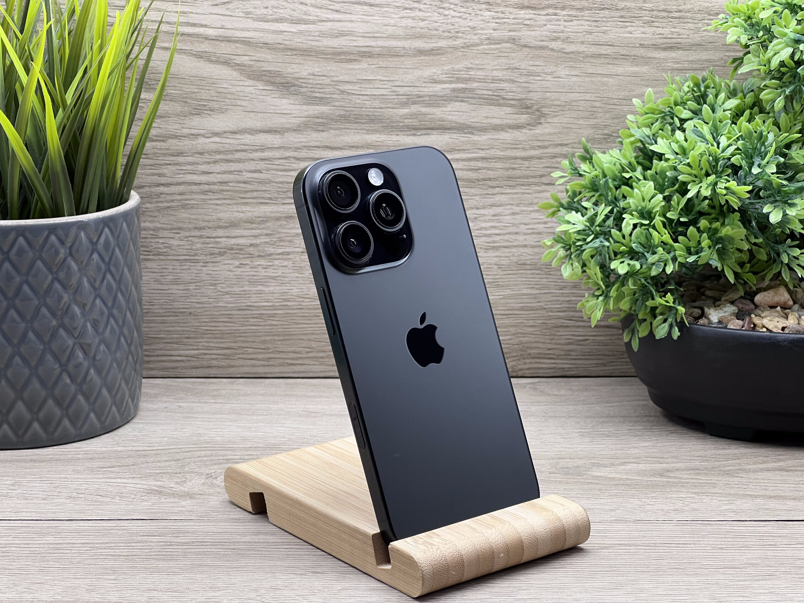 Hibátlan iPhone 16 Pro Black Titanium 256GB 2 ÉV Garanciával 92%