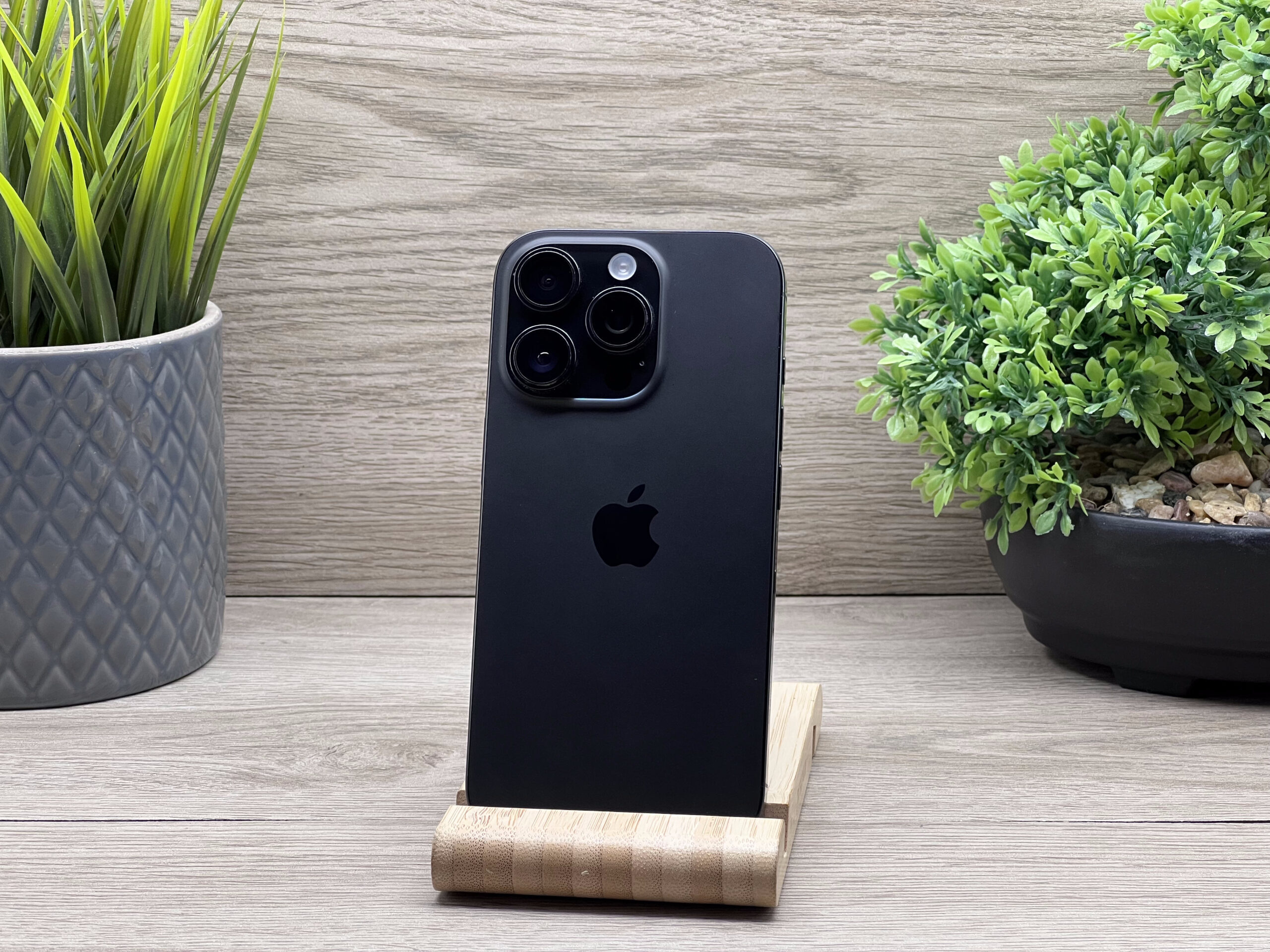 Hibátlan iPhone 16 Pro Black Titanium 256GB 2 ÉV Garanciával 92%
