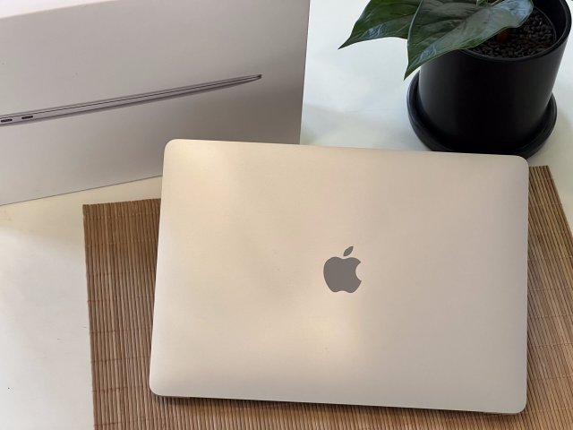 Hibátlan MacBook Air 2020 M1 13” 256GB 8GB 2 ÉV Garanciával