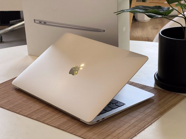 Hibátlan MacBook Air 2020 M1 13” 256GB 8GB 2 ÉV Garanciával