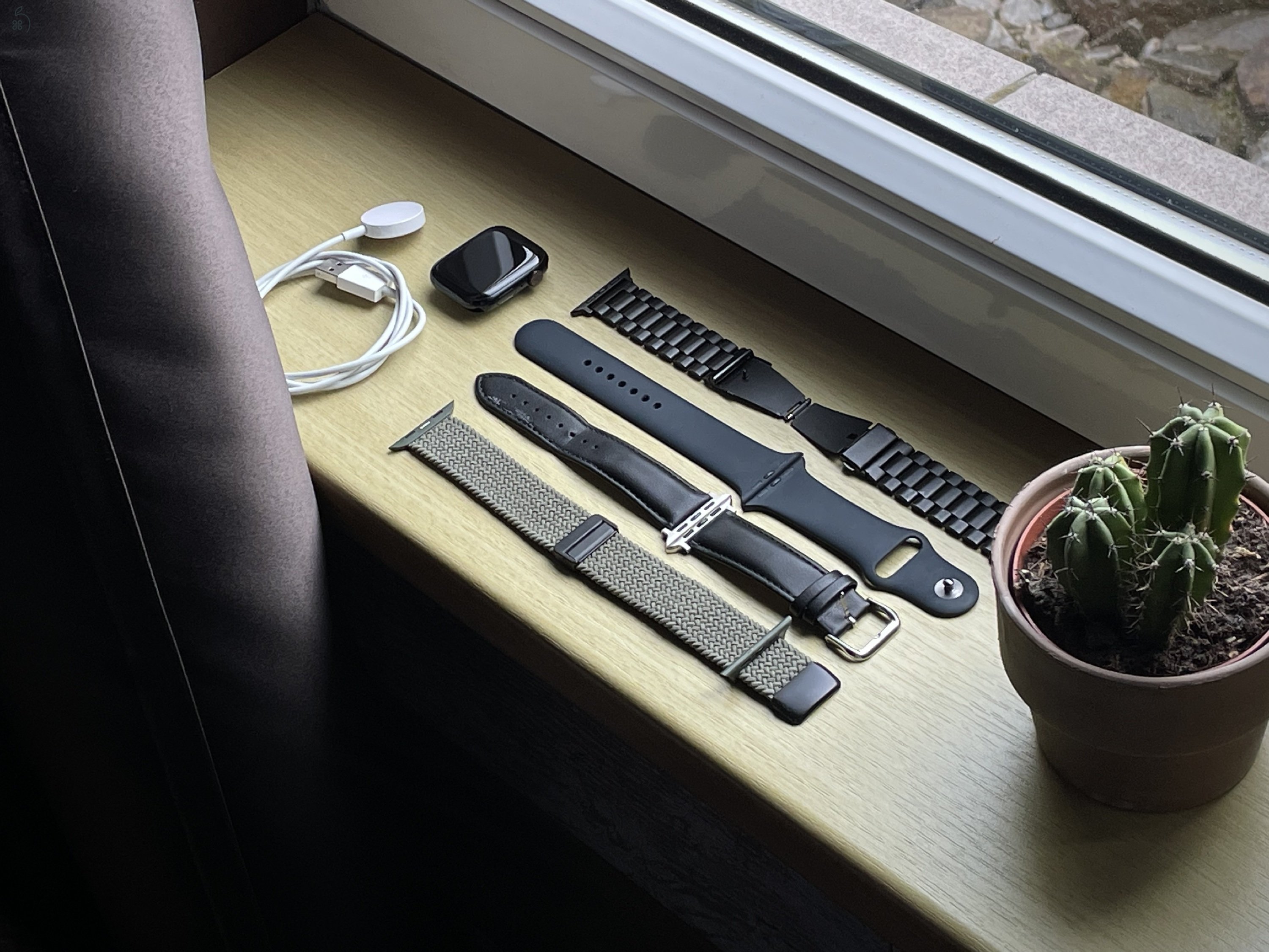 Apple Watch Series 7 45mm GPS+Cellular (Midnight) + 4 db szíj