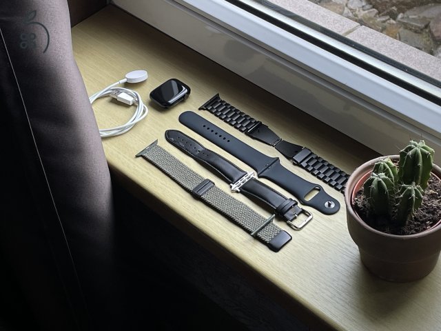 Apple Watch Series 7 45mm GPS+Cellular (Midnight) + 4 db szíj