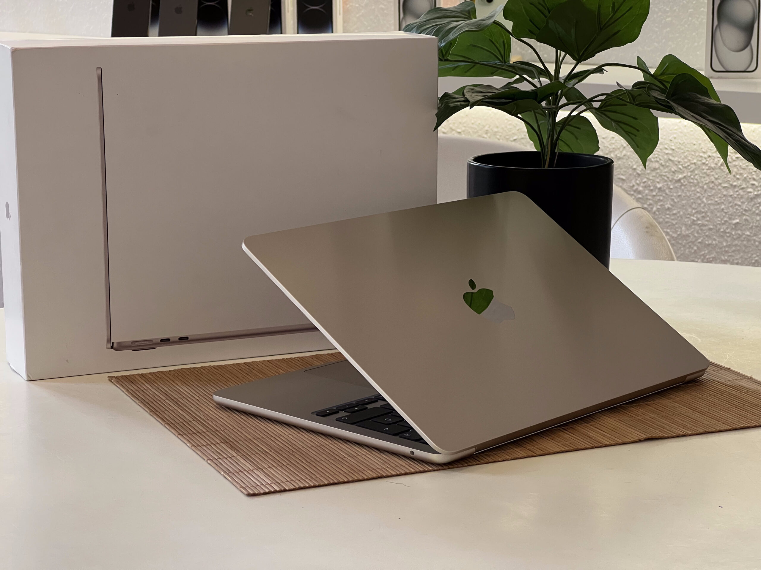 Hibátlan MacBook Air 2025 M4 Starlight 13” 256GB 16GB 2 ÉV Garanciával 100%