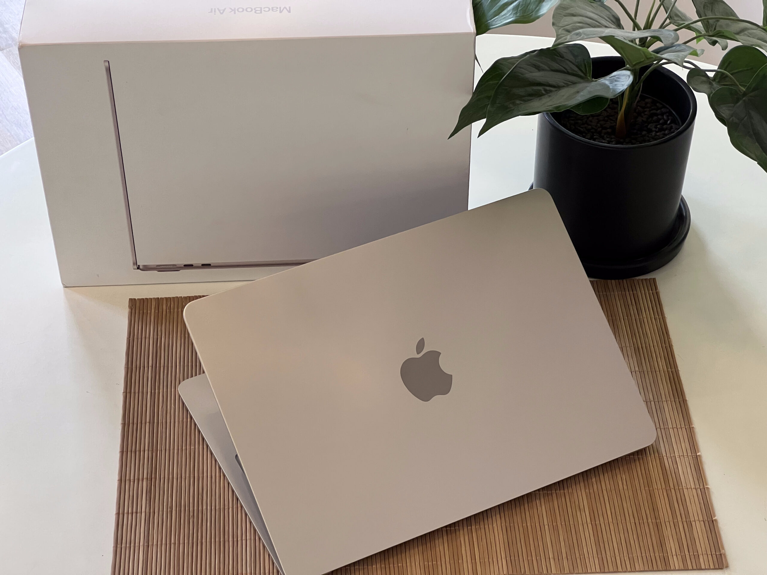 Hibátlan MacBook Air 2025 M4 Starlight 13” 256GB 16GB 2 ÉV Garanciával 100%