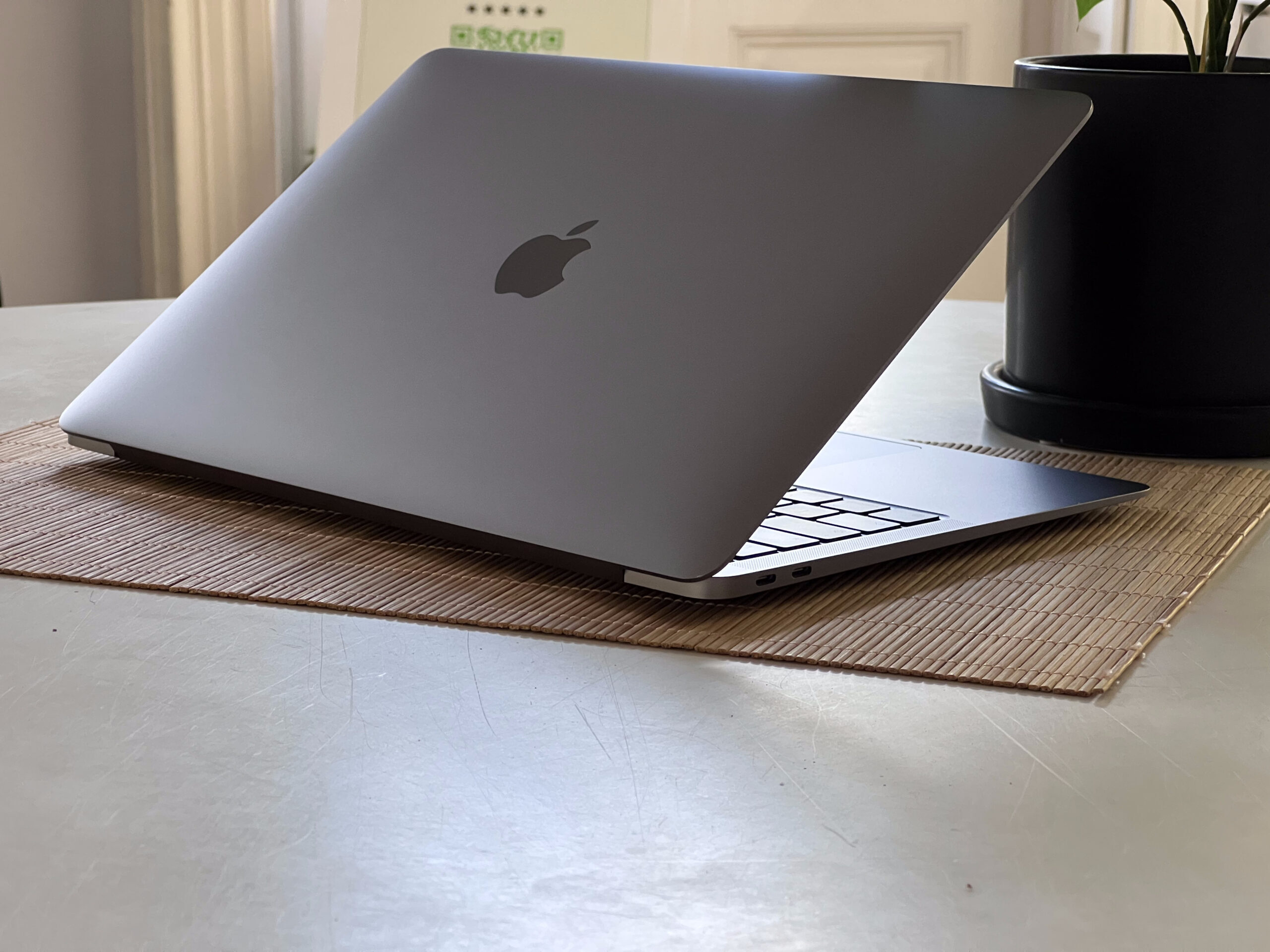 Hibátlan MacBook Air 2020 M1 13” 256GB 8GB 2 ÉV Garanciával
