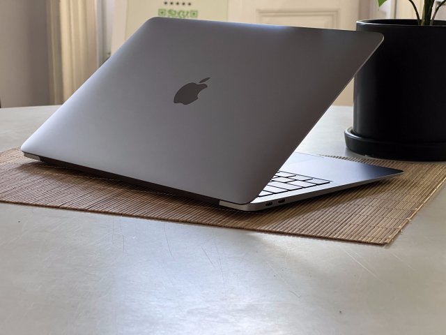 Hibátlan MacBook Air 2020 M1 13” 256GB 8GB 2 ÉV Garanciával