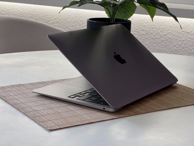 Hibátlan MacBook Air 2020 M1 13” 256GB 8GB 2 ÉV Garanciával