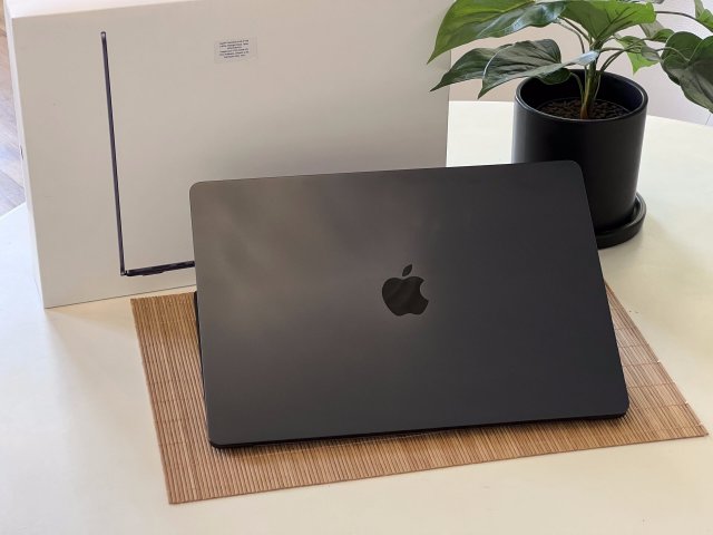 Hibátlan MacBook Air 2022 M2 15” 256GB 8GB 2 ÉV Garanciával