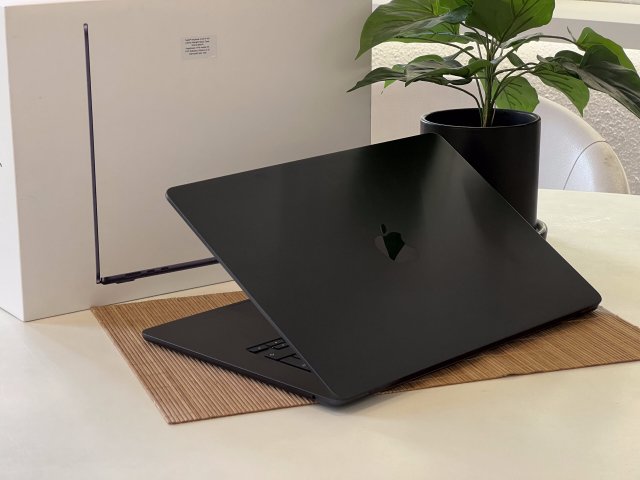 Hibátlan MacBook Air 2022 M2 15” 256GB 8GB 2 ÉV Garanciával
